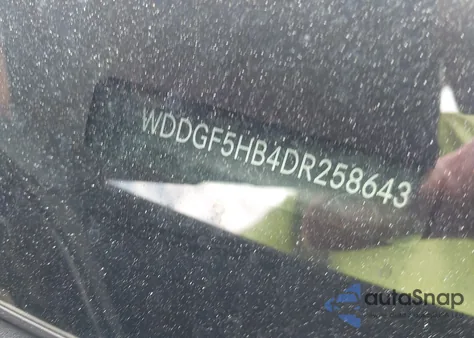 2013 Mercedes-Benz C 350 Sport из США, поврежденный, VIN WDDGF5HB4DR258643